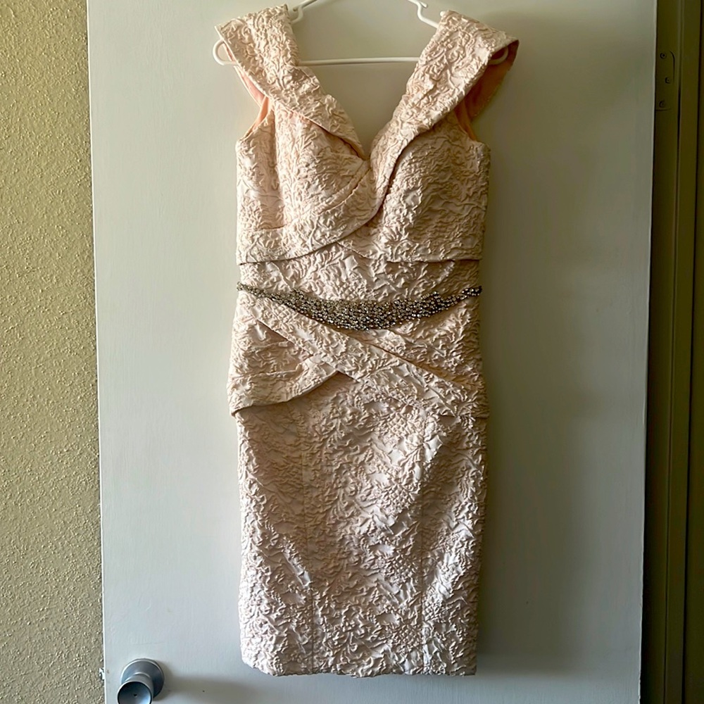Short dress rose gold color size 4 off shoulders good condition